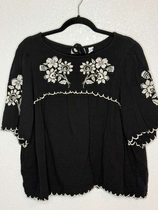 Old Navy Tops - Old Navy Black & White Embroidered Floral Top Scallop Edge Size 2X